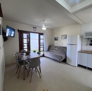 Townhouse composta por 4 triplex duas suítes a duas quadras do mar