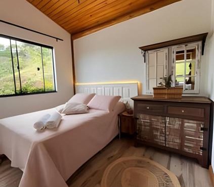 Cabana Jardim dos Pássaros com Hidro e Lareira