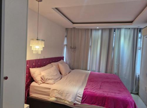Quarto de casal ensolarado
