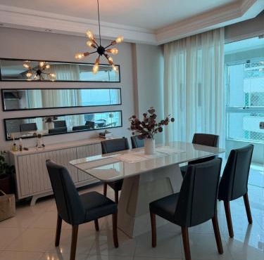 Apartamento em Meia Praia a poucos passos do mar