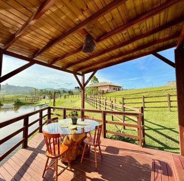 Chalé Rústico com Hidromassagem e Piscina
