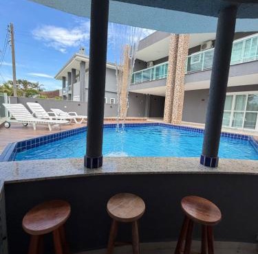 Casa alto padrão com piscina aquecida a 200 metros da praia em balneário atami
