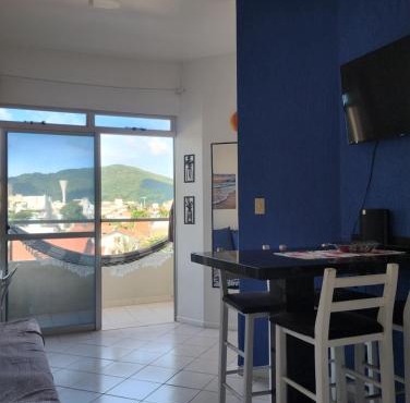 APTO NA PRAIA FLORIANOPOLIS VISTA MAR e MONTANHAS a POUCOS PASSOS DA AREIA