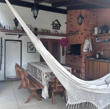 Alugo quarto com internet