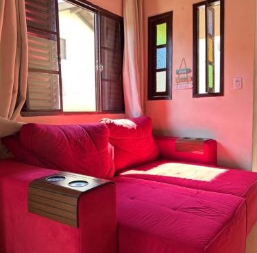 Casa com piscina aquecida e quadra de vôlei