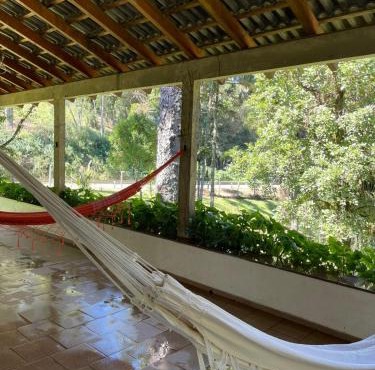 Memora Guesthouse Bateias - Casa Inteira ou quartos em chácara