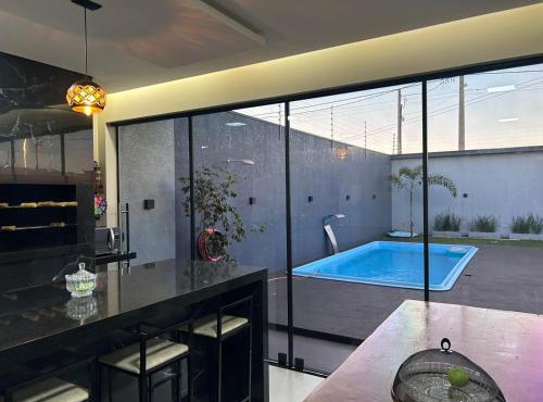 Espaço aconchegante com piscina e area gourmet