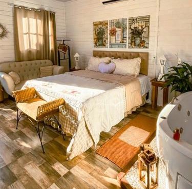 Heart Cabin: Romance, Bathtub & Nature