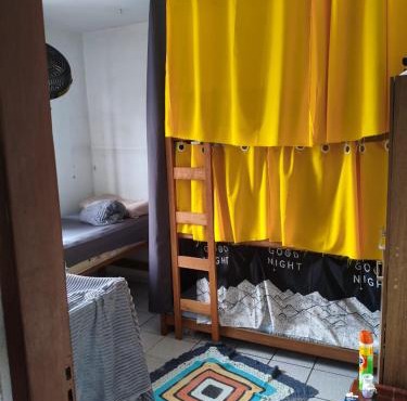Cama Quarto Coletivo Hostel ou Quarto até 4 pessoas e Piscina Pousada Tijucas Lua Encantada