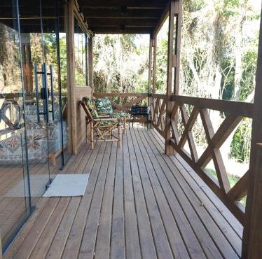 Cabana automatizada com vista para a lagoa