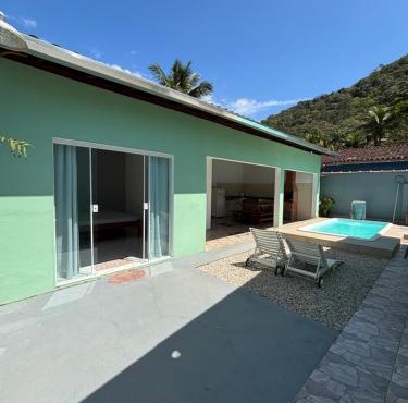Casa verde Ubatuba ao lado da praia da Enseada e Santa Rita