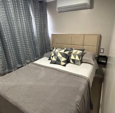 Linda e Ampla Casa Inteira Próxima ao Centro de Criciúma