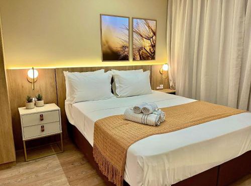 LIV - Apartment 1708