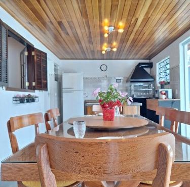 Casa Moderna - 2 Suítes próxima ao Portal em Campos do Jordão