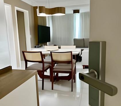 T501 - Apto Novo Ar cond Cama Queen Vaga