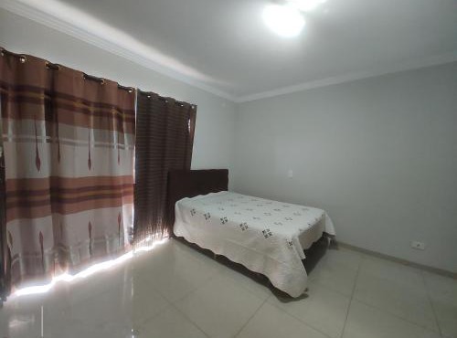 Sobrado grande disponível em ótima localização