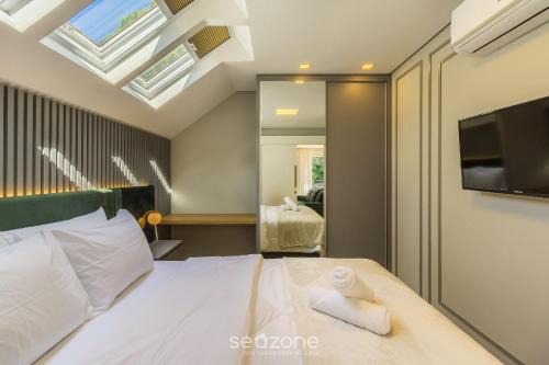 Apartment with 2 Bedrooms and Lake View RLA0201
