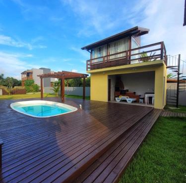 LINDA CASA COM PISCINA DE FRENTE PARA A LAGOA
