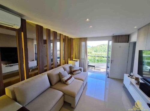4 suítes, piscina exclusiva, barra sul, B.Camboriú