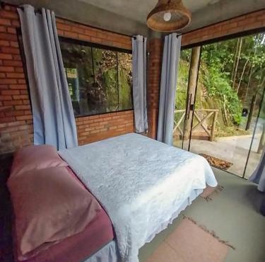 Suíte com Vista para o Rio e Cachoeira no Quintal