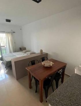 Estudio completamente equipado cerca de Av. Perón