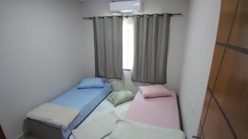 Casa aconchegante com piscina e bem localizada