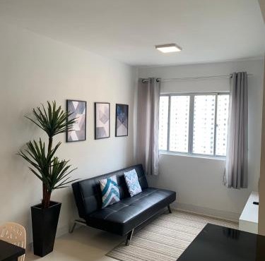 1103- Apartamento Encantador, amplo e decorado, mobiliario moderno, cozinha completa com utensílios , Excelente vista da cidade e localização privelegiada no bairro Bigorrilho