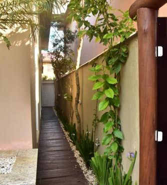 Lindas casas com piscina poucos metros do mar para 18 pessoas